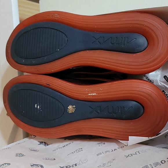 NIKE AIR MAX 720 - Picture 6 of 6